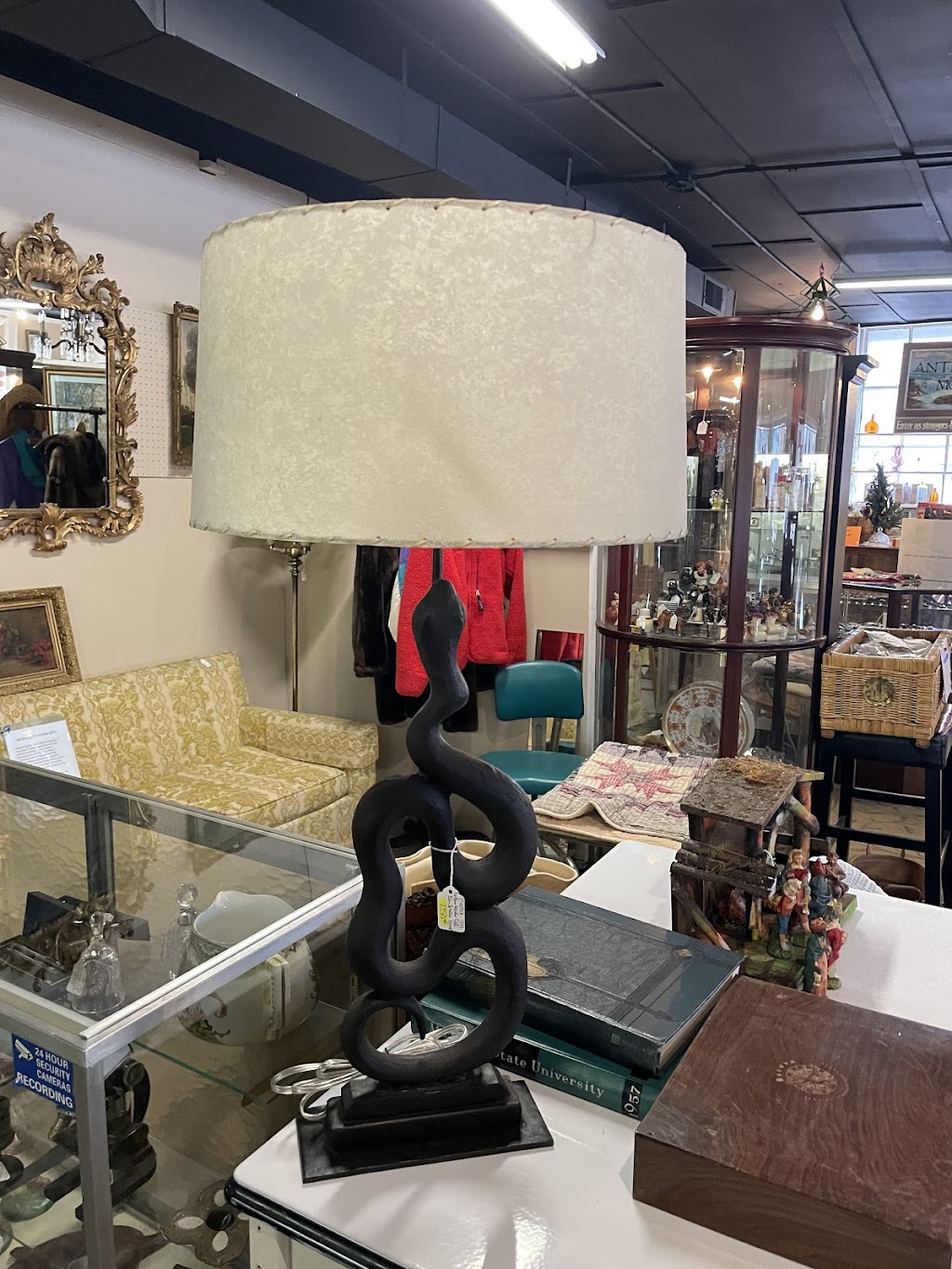 Chelsea Antiques | 407 N Main St, Chelsea, MI 48118, USA | Phone: (734) 475-7131