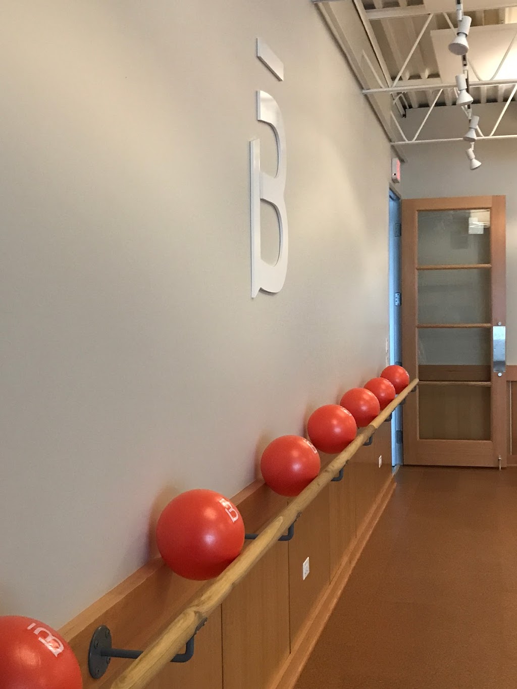 barre3 | 158 Burlington Ave, Clarendon Hills, IL 60514, USA | Phone: (630) 819-5112