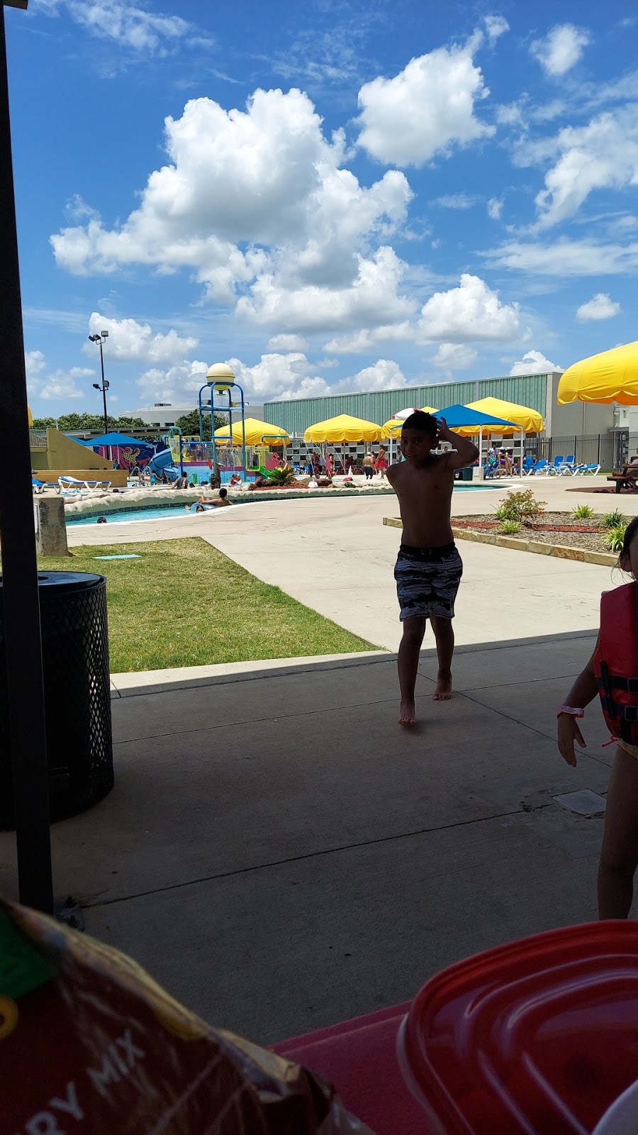 Euless Family Life Aquatic Park | 300 E Midway Dr, Euless, TX 76039, USA | Phone: (817) 399-4715