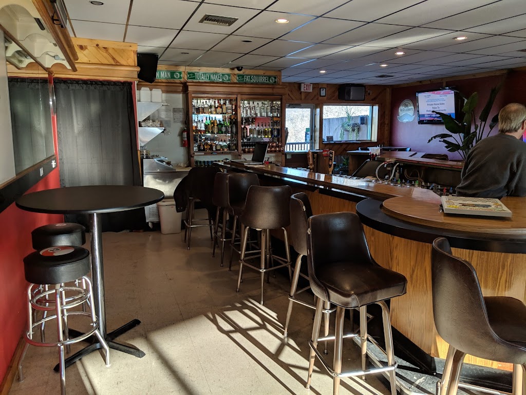 Ques Bar & River Deck | 612 Water St, Prairie Du Sac, WI 53578, USA | Phone: (608) 843-7837