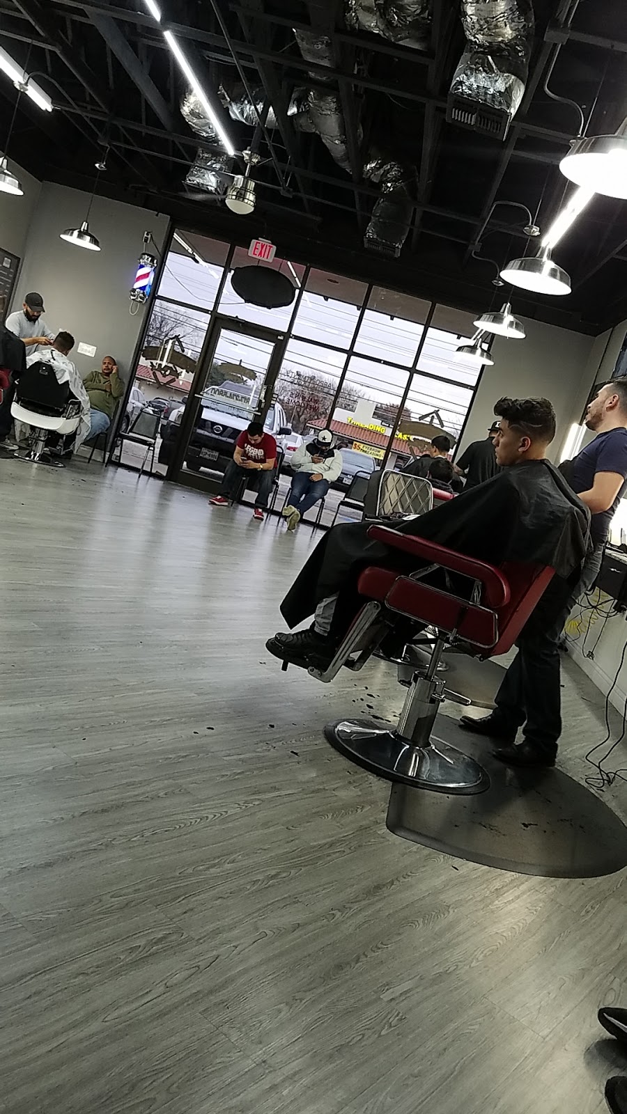 The Barbers Lounge LLC | 1718 S Cooper St, Arlington, TX 76013, USA | Phone: (817) 274-5800