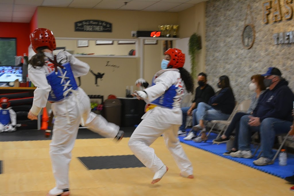 Fastkix Taekwondo & Kickboxing | 100 Summerhill Rd # 2, Spotswood, NJ 08884, USA | Phone: (732) 254-1214