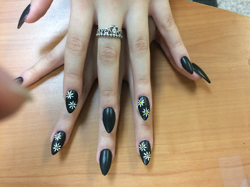 Queen Bee Nails & Spa | 2251 Claribel Rd # F, Riverbank, CA 95367 | Phone: (209) 863-9200