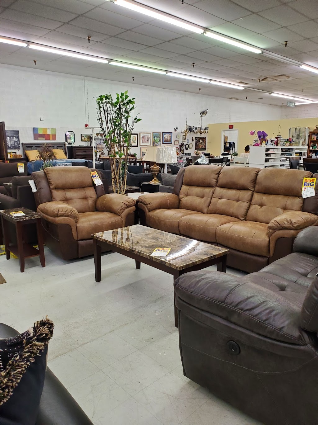 Wholesale Furniture Outlet - Streetsboro Flea Market | 1513 OH-303, Streetsboro, OH 44241, USA | Phone: (330) 422-1380