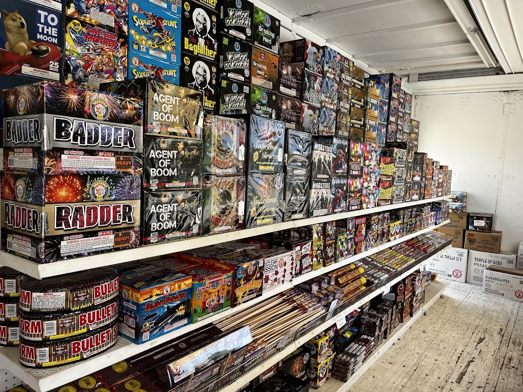 Gandolfs Fireworks | 11354 FM2164, Sanger, TX 76266, USA | Phone: (940) 368-7799