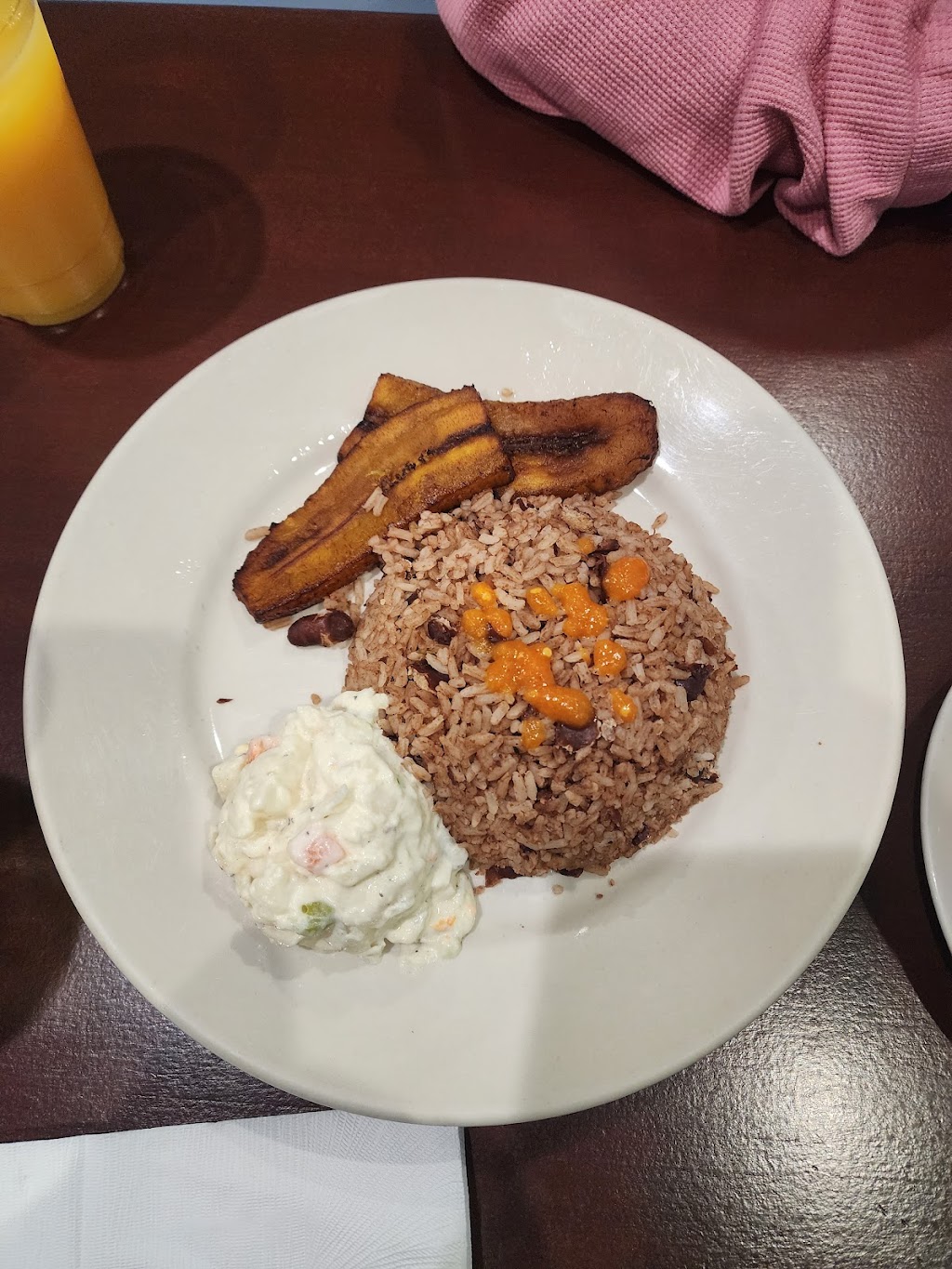 The Blue Hole Restaurant Belizean Caribbean Cuisine | 14008 Crenshaw Blvd, Gardena, CA 90249, USA | Phone: (424) 396-3228