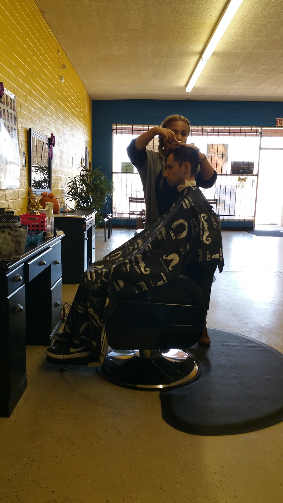 The Kings barber Shop and Salon | 2050 N 16th St suite b, Phoenix, AZ 85006, USA | Phone: (602) 907-3402