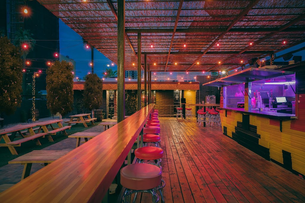 Luckys Indoor Outdoor | 817 N 2nd St, Phoenix, AZ 85004, USA | Phone: (602) 975-8156