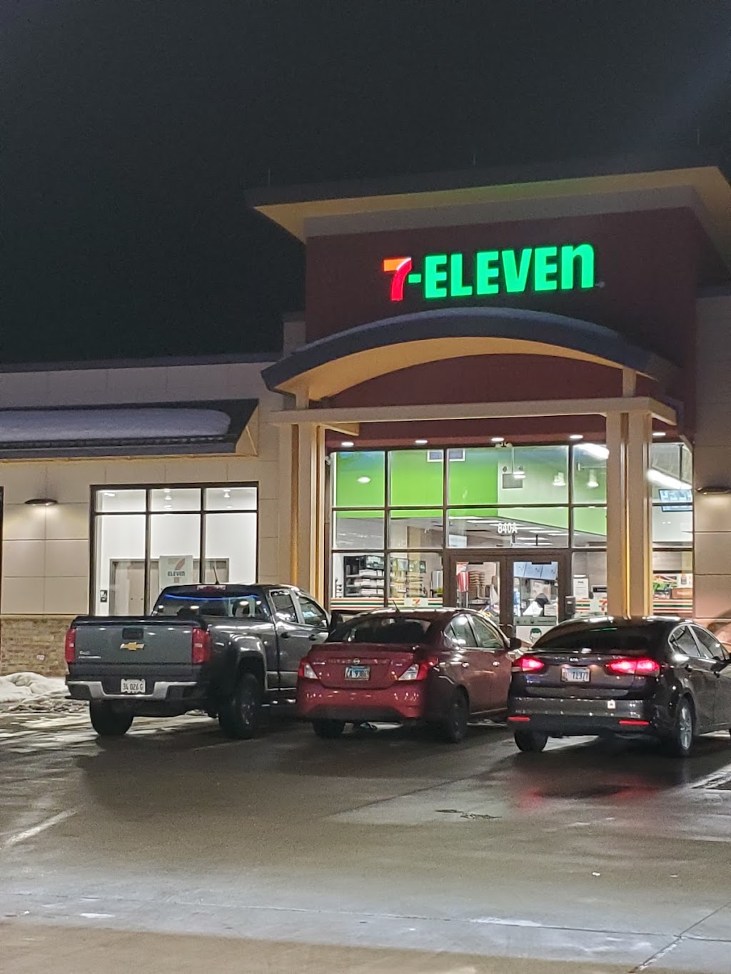 7-Eleven OHare Airport Travel Plaza | OHare International Airport, Des Plaines, IL 60018, USA | Phone: (847) 376-8757