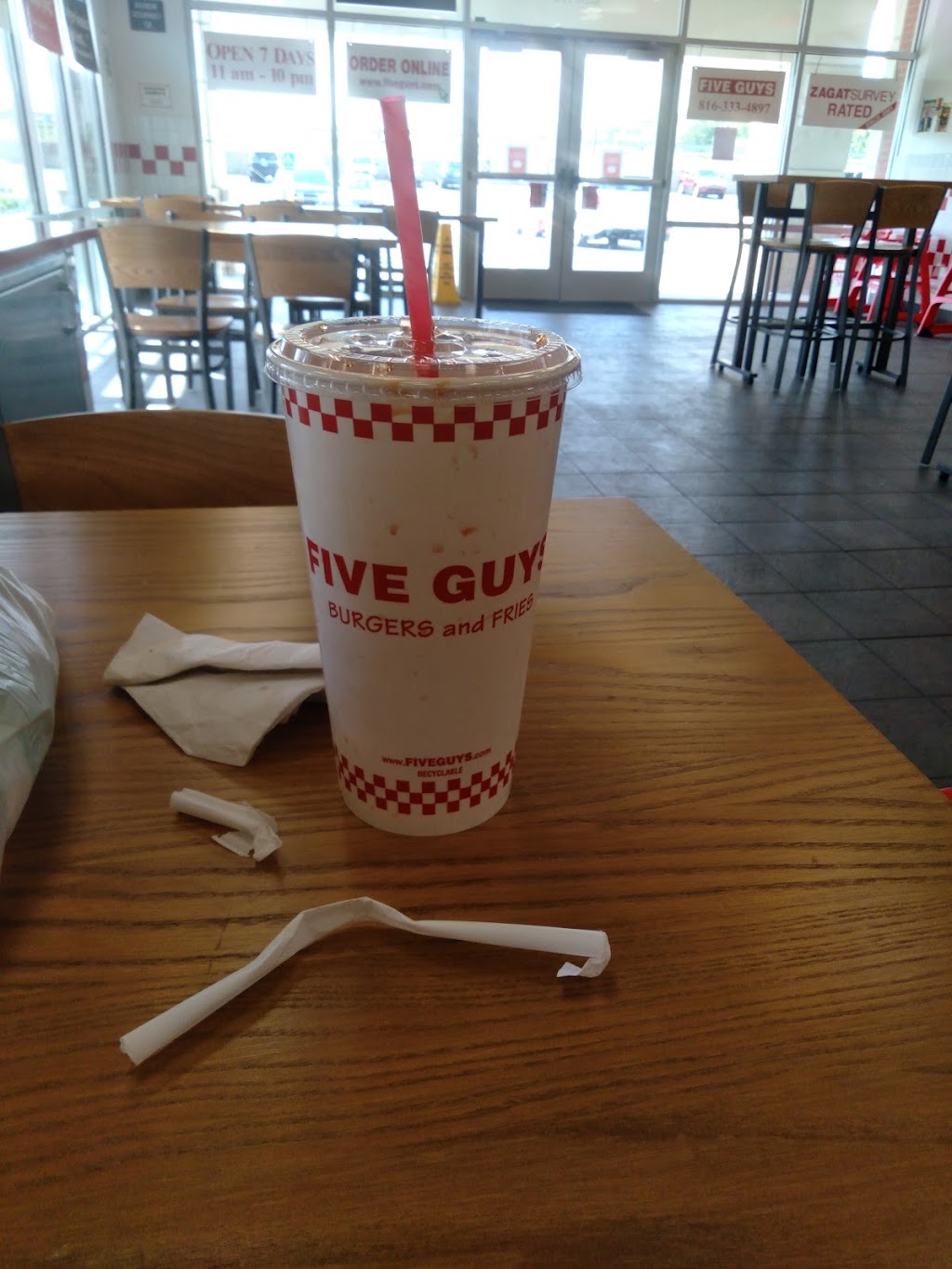 Five Guys | 8600 Ward Pkwy Suite 2155, Kansas City, MO 64114, USA | Phone: (816) 333-4897