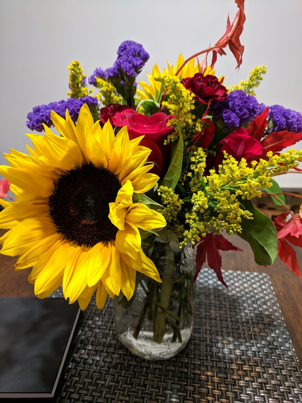 Off The Wall Florist | 10704 Tesshire Dr, St. Louis, MO 63123, USA | Phone: (314) 842-0888