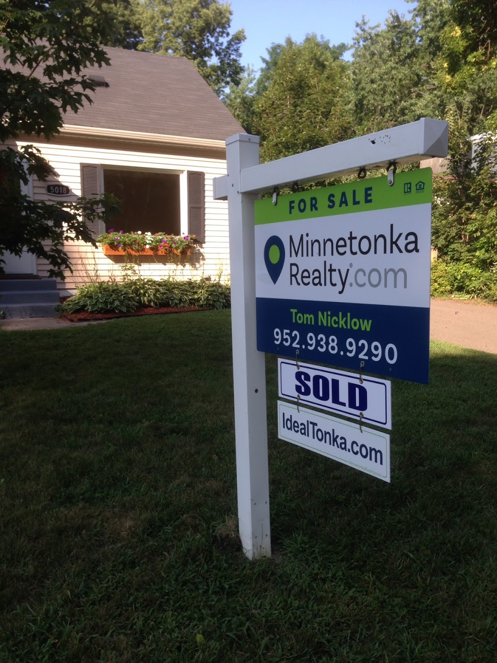 Minnetonka Realty | 16301 Kensington Ct, Minnetonka, MN 55345, USA | Phone: (952) 938-9290