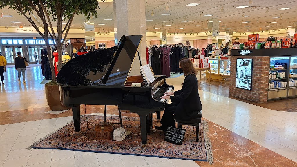 Von Maur | 10010 California St, Omaha, NE 68114, USA | Phone: (402) 390-0381