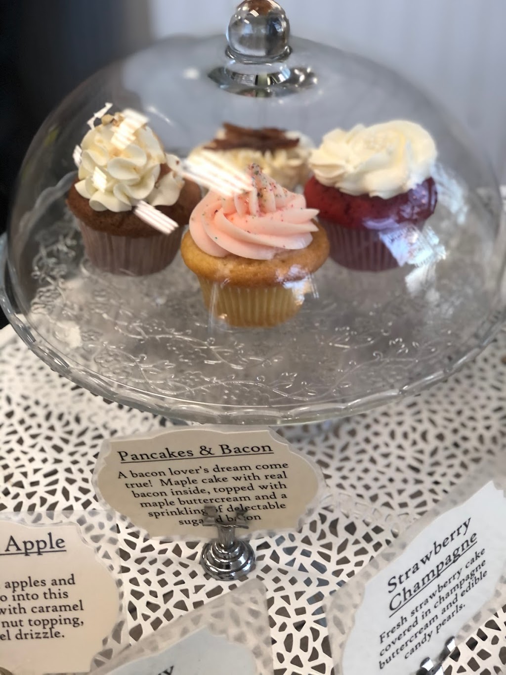 Little Cakes Cupcake Kitchen | 30 Main St #180, Vista, CA 92083, USA | Phone: (760) 842-5138