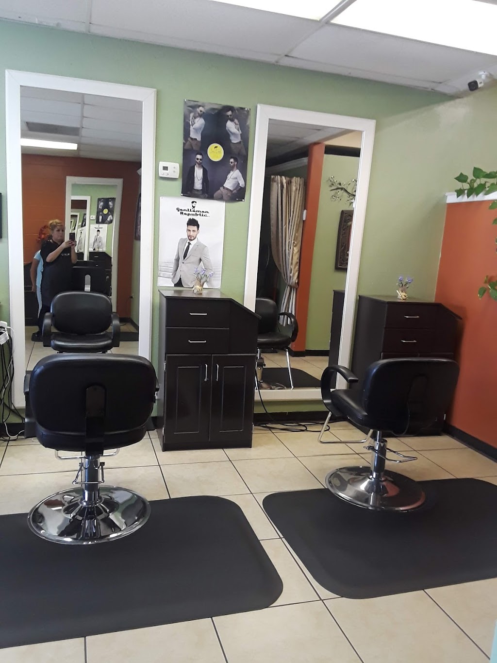 Chicas Como hair & barber salon | 472 N San Jacinto St, Hemet, CA 92543 | Phone: (951) 665-4040