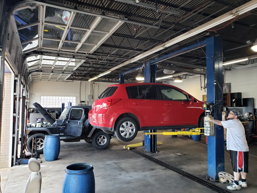 Squires Services - St. Louis Auto Repair & 24-Hour Towing | 8900 Gravois Rd, St. Louis, MO 63123, USA | Phone: (314) 638-2277