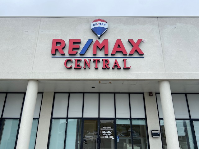 RE/MAX Central | 520 US-9, Manalapan Township, NJ 07726, USA | Phone: (732) 972-1000