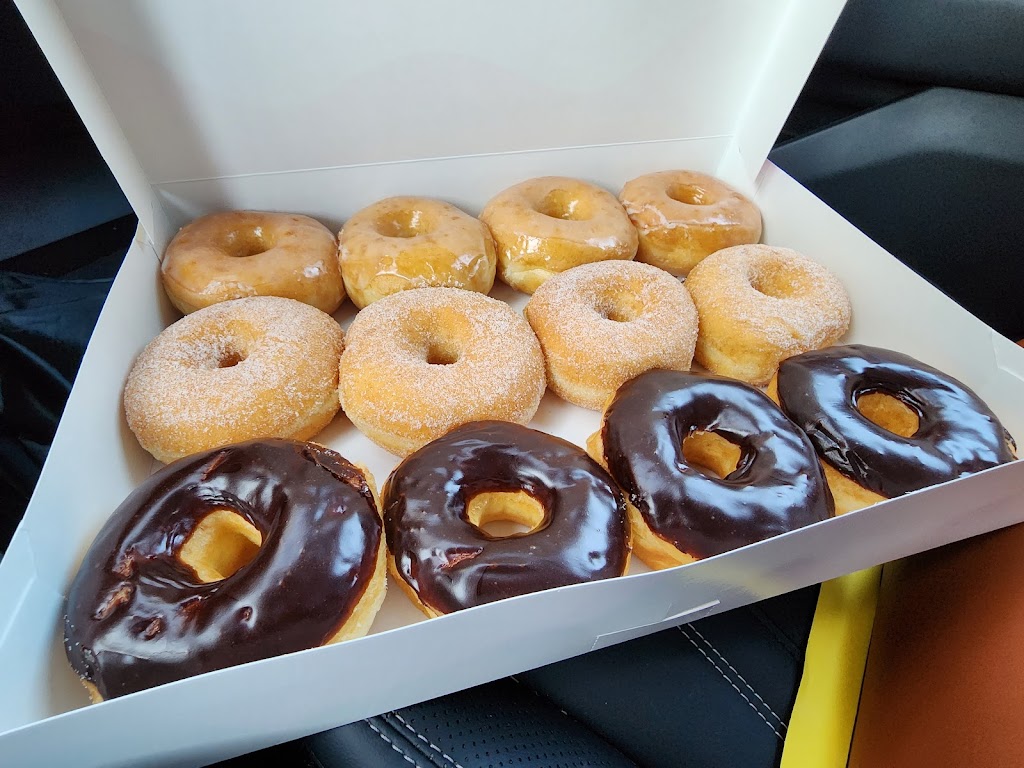 Lees Donuts | 1136 E Borgfeld Dr #101, San Antonio, TX 78260, USA | Phone: (830) 714-7373