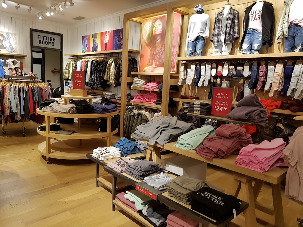 American Eagle & Aerie Store | 221 Glendale Ave, St. Catharines, ON L2T 2K9, Canada | Phone: (905) 323-9777