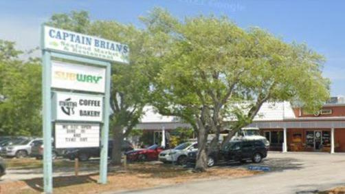 Captain Brians Seafood Market & Restaurant | 8421 N Tamiami Trail, Sarasota, FL 34243, USA | Phone: (941) 351-4492