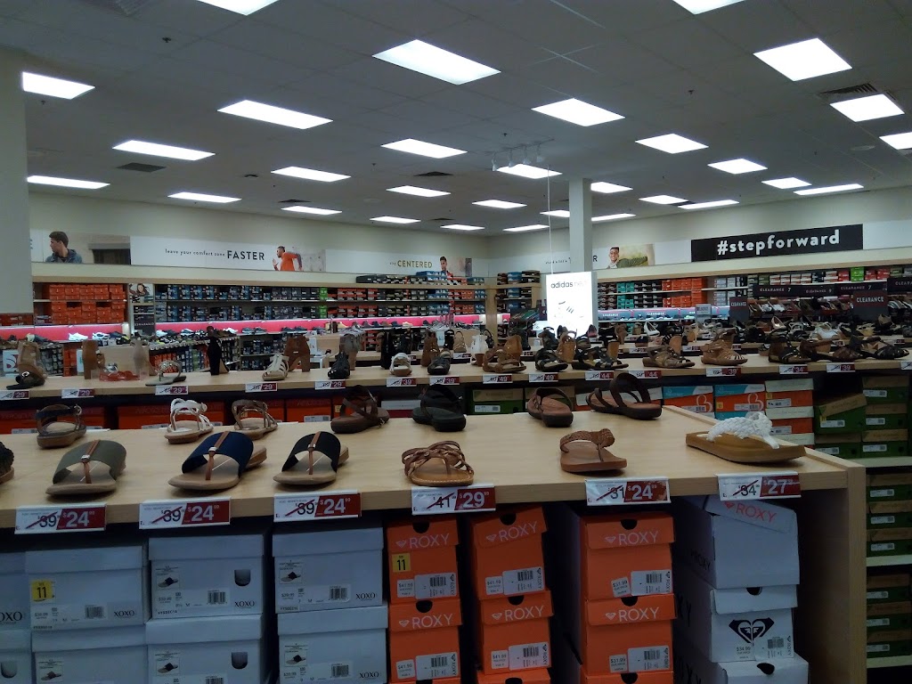 Famous Footwear | MARKET PLACE AT FOUR CORNERS, 7085 Market Pl Dr, Aurora, OH 44202, USA | Phone: (330) 954-5117
