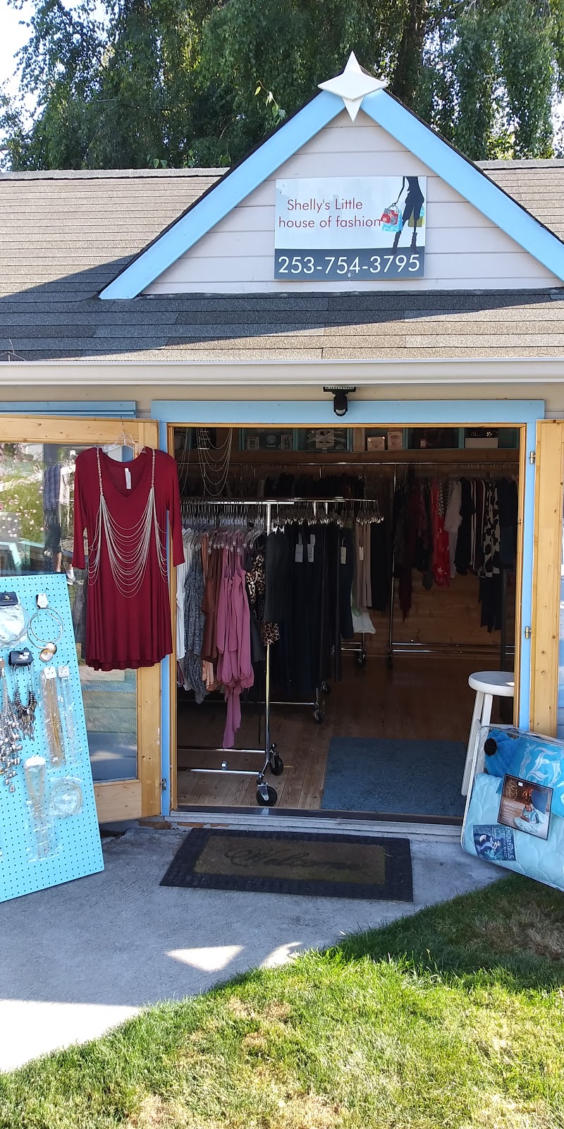 Shellys Little House of Fashion | 25407 132nd Ave SE, Kent, WA 98042, USA | Phone: (253) 754-3795