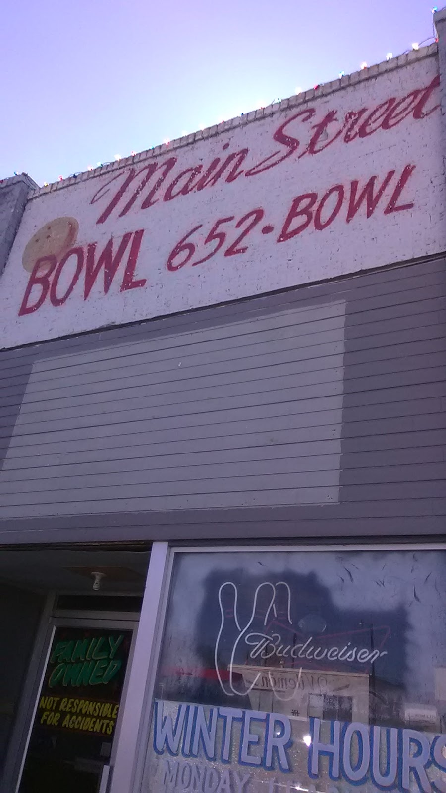 Main Street Bowl | 707 W Main St, Henryetta, OK 74437, USA | Phone: (918) 752-7520