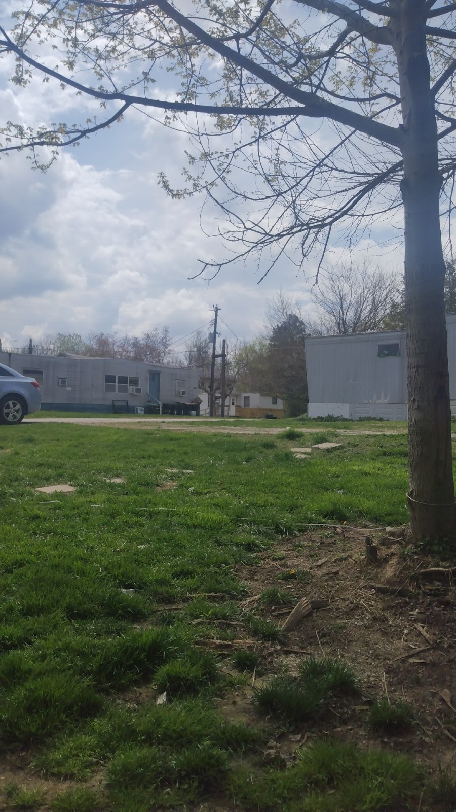 Muldraugh Trailer Park | 106 E Garnettsville Rd, Muldraugh, KY 40155, USA | Phone: (502) 654-4622