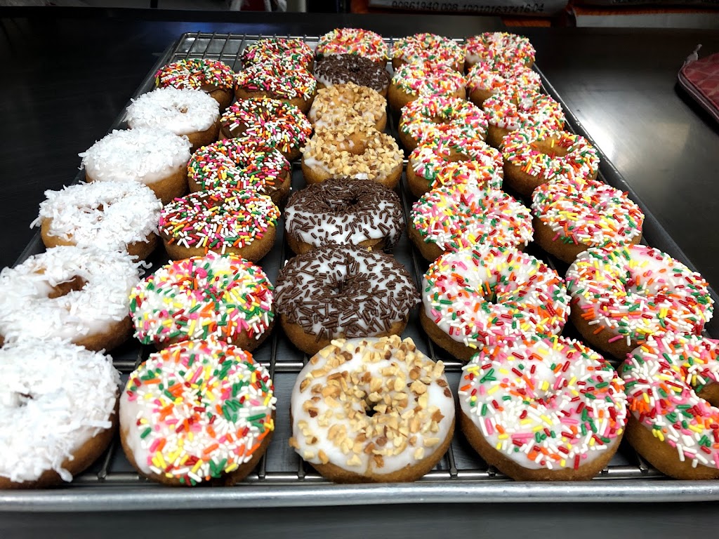 Famous Donuts | 845 W 19th St A, Costa Mesa, CA 92627, USA | Phone: (949) 645-1004