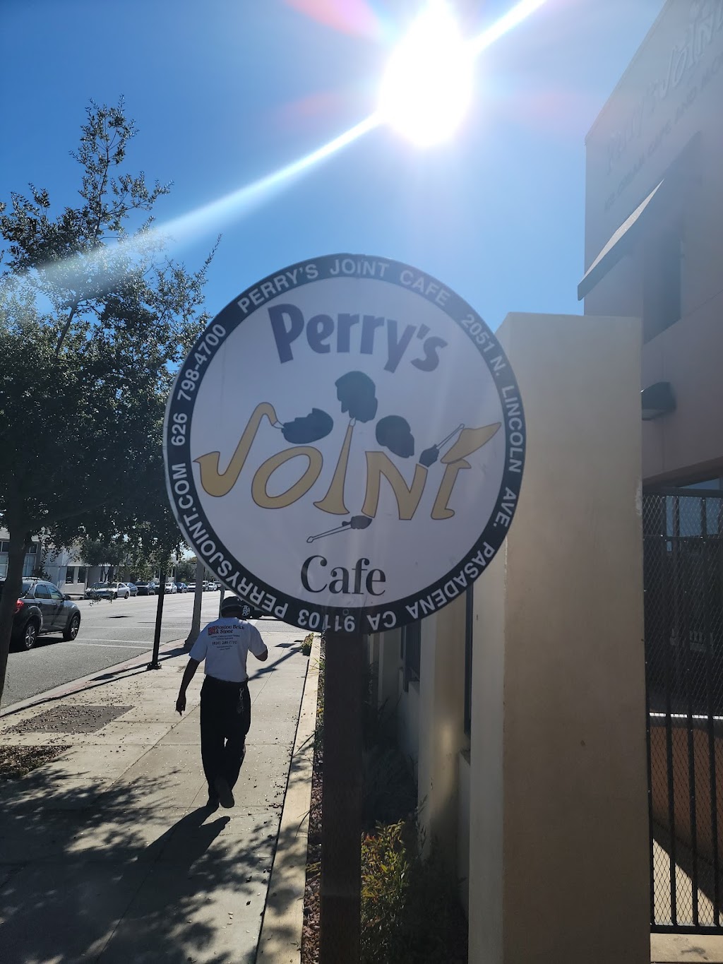 Perrys Joint | 2051 Lincoln Ave, Pasadena, CA 91103, USA | Phone: (626) 798-4700