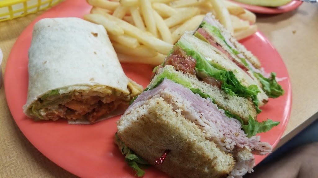 Odd Cuples Cafe | 117 W Belt Ave Suite D, Bushnell, FL 33513, USA | Phone: (352) 568-0408