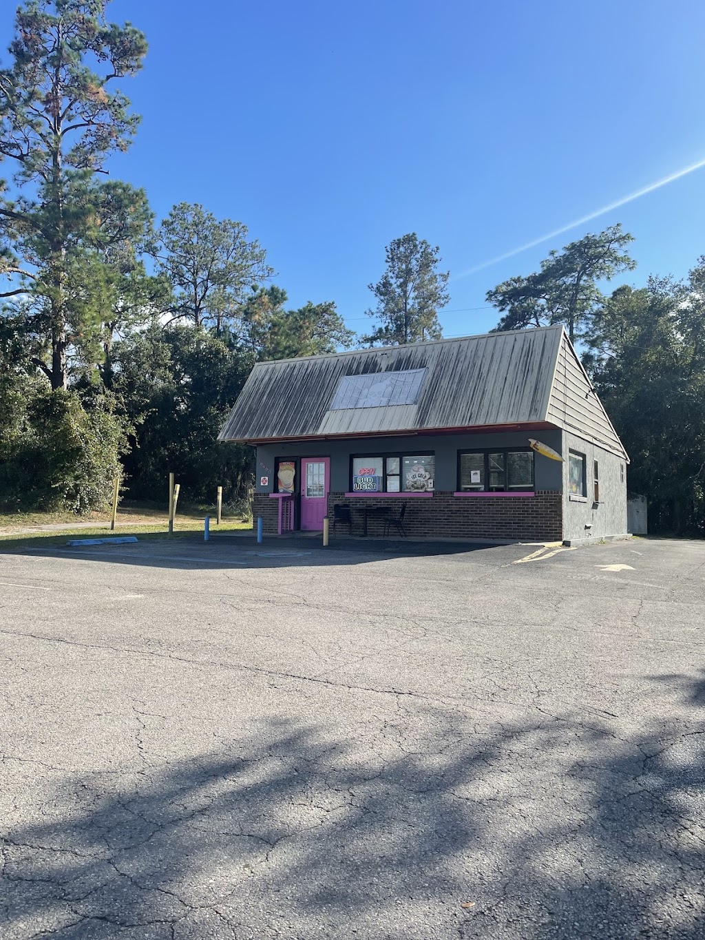 Crossbones Grill | 16460 FL-40, Silver Springs, FL 34488, USA | Phone: (352) 289-5001