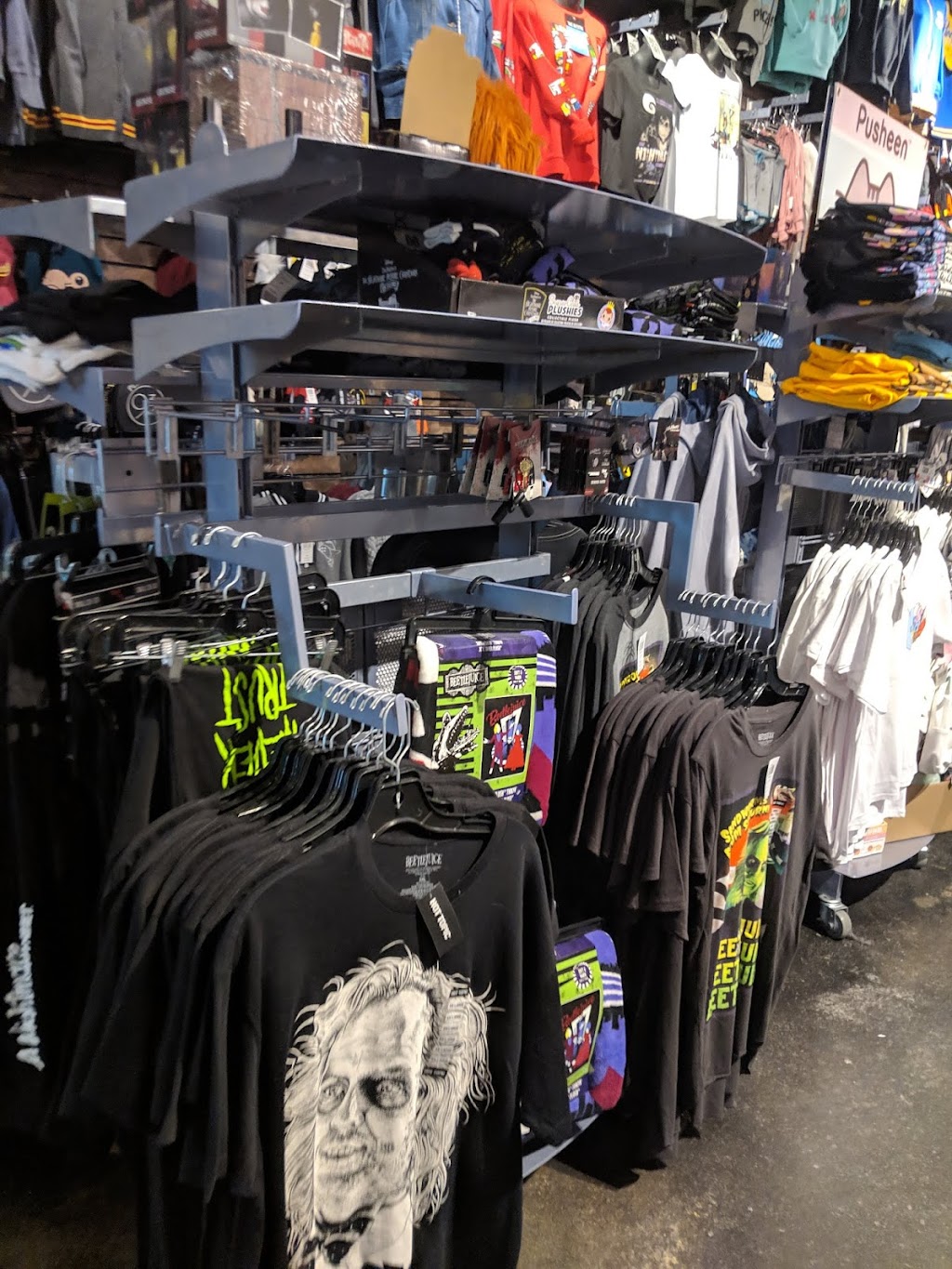 Hot Topic | 1 Crossgates Mall Rd SPC 107, Albany, NY 12203, USA | Phone: (518) 862-0964