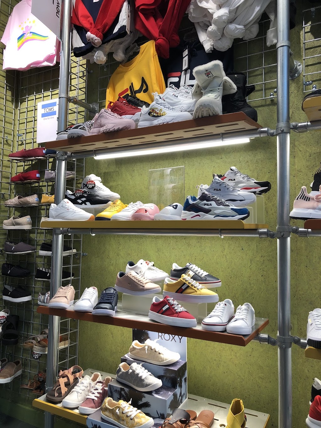 Journeys | 6600 CA-27, Canoga Park, CA 91303, USA | Phone: (818) 716-5214