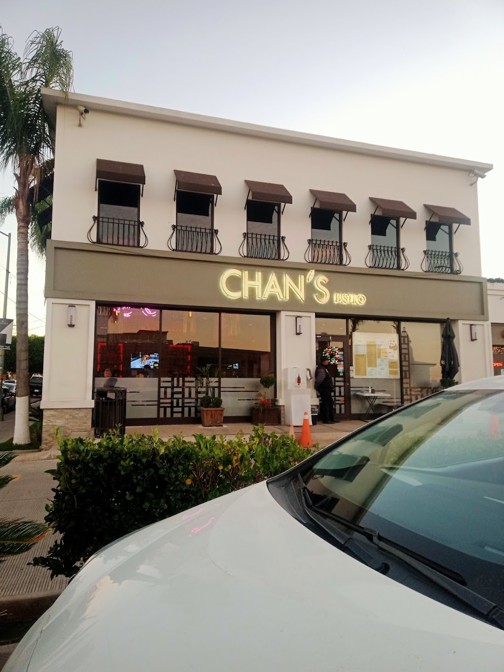 Chans Bistro | Av. Jalisco 2511, Col. Madero (Cacho), 22150 Tijuana, B.C., Mexico | Phone: 664 681 7741