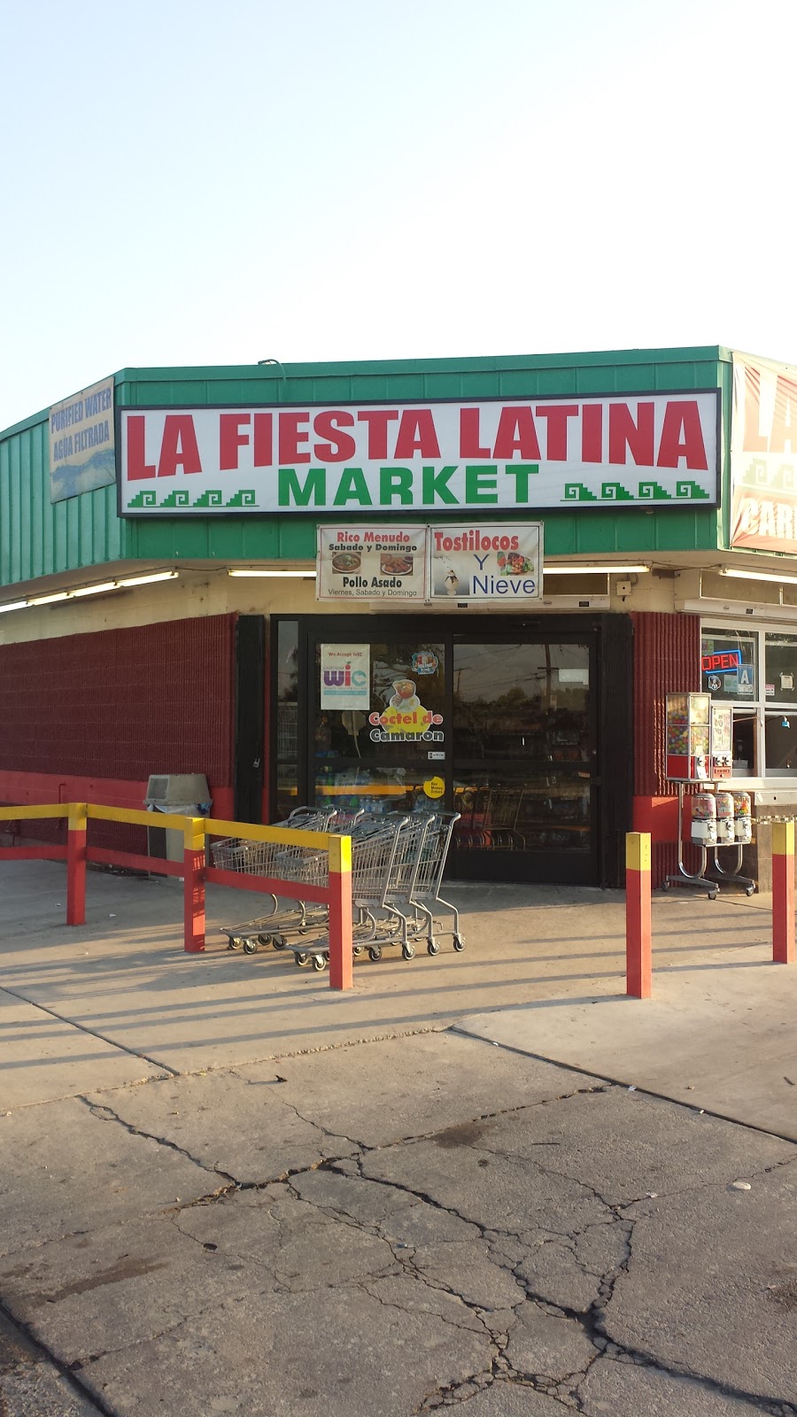 La Fiesta Latina Market | 453 Garces Hwy, Delano, CA 93215, USA | Phone: (661) 778-0926