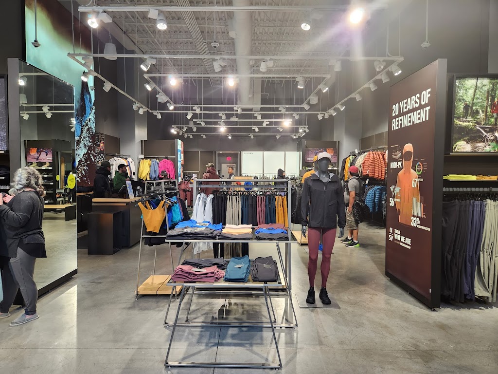 Arcteryx Stanford Center | 660 Stanford Shopping Center Suite 1030, Palo Alto, CA 94304, USA | Phone: (650) 847-4026