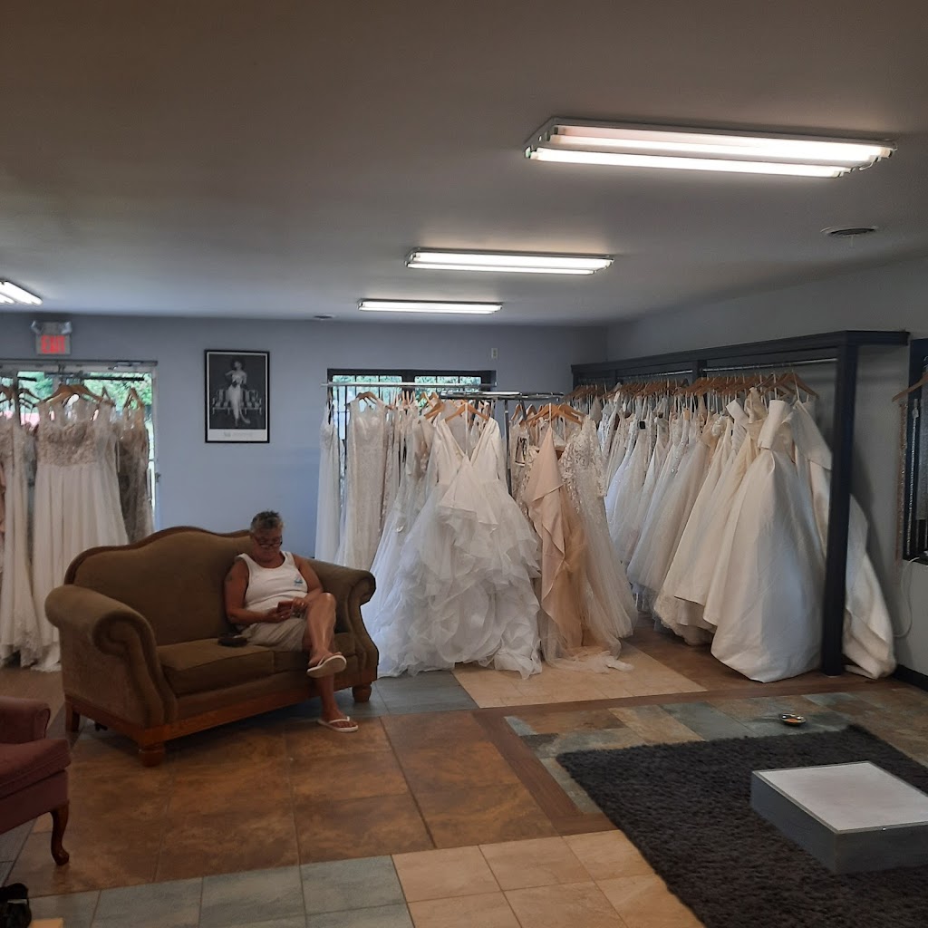 Danielles Bridal Boutique | 4249 NY-50, Saratoga Springs, NY 12866, USA | Phone: (518) 584-7067