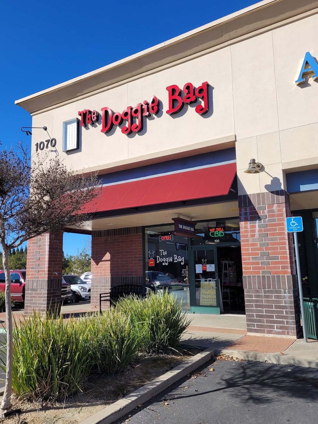 Doggie Bag | 1070 Pleasant Grove Blvd #100, Roseville, CA 95678, USA | Phone: (916) 789-9663