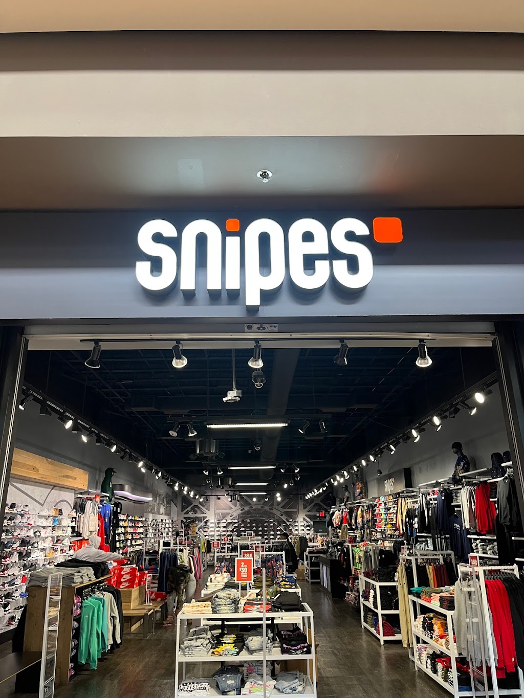 SNIPES | 1401 Greenbrier Pkwy, Chesapeake, VA 23320, USA | Phone: (757) 852-0696