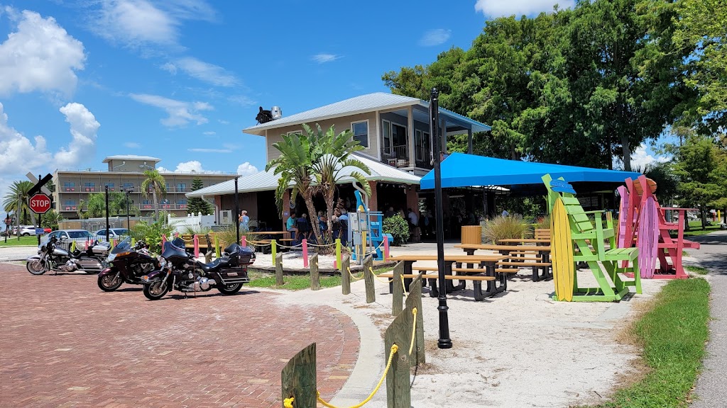 Kalua Beach Bar | Photo 6 of 10 | Address: 181 S Joanna Ave, Tavares, FL 32778, USA | Phone: (352) 609-5910
