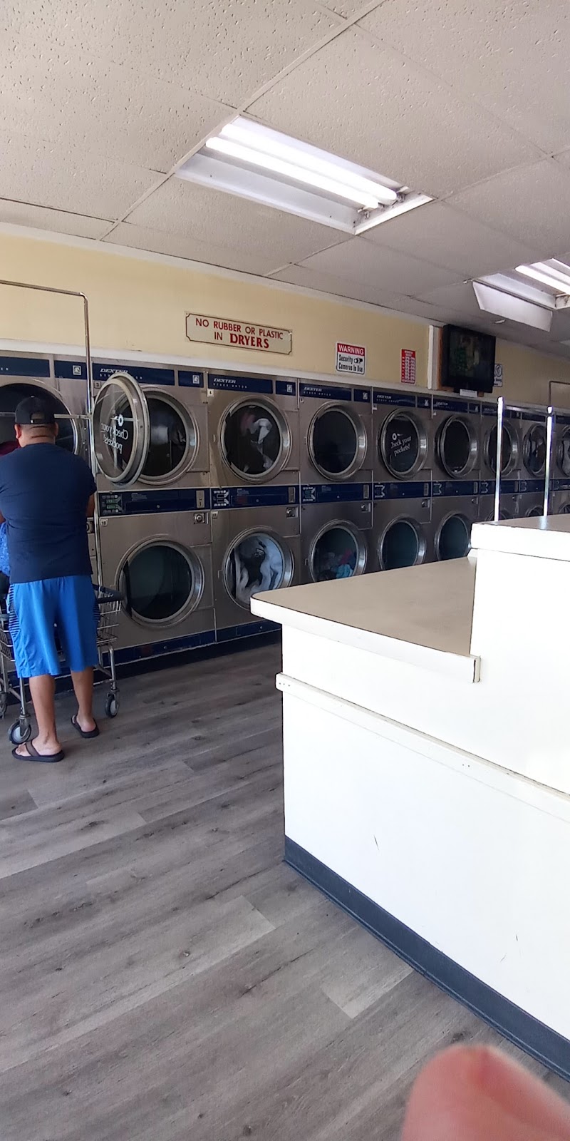 Surf and suds laundromat | 10581 Slater Ave, Fountain Valley, CA 92708, USA | Phone: (949) 244-4515
