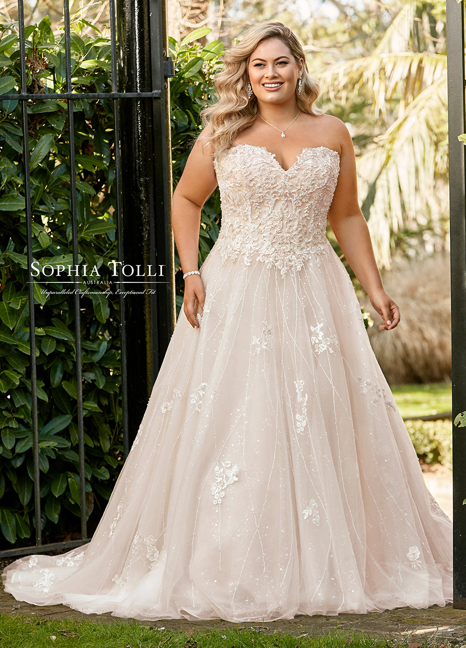 House of Brides Couture | 600 E Roosevelt Rd, Lombard, IL 60148, USA | Phone: (630) 629-4040