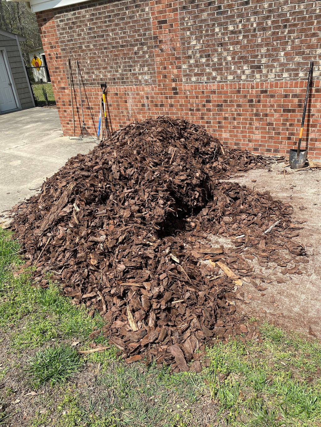 Jones Mulch | 2259 Norman Shoaf Rd, Winston-Salem, NC 27107, USA | Phone: (336) 403-0116