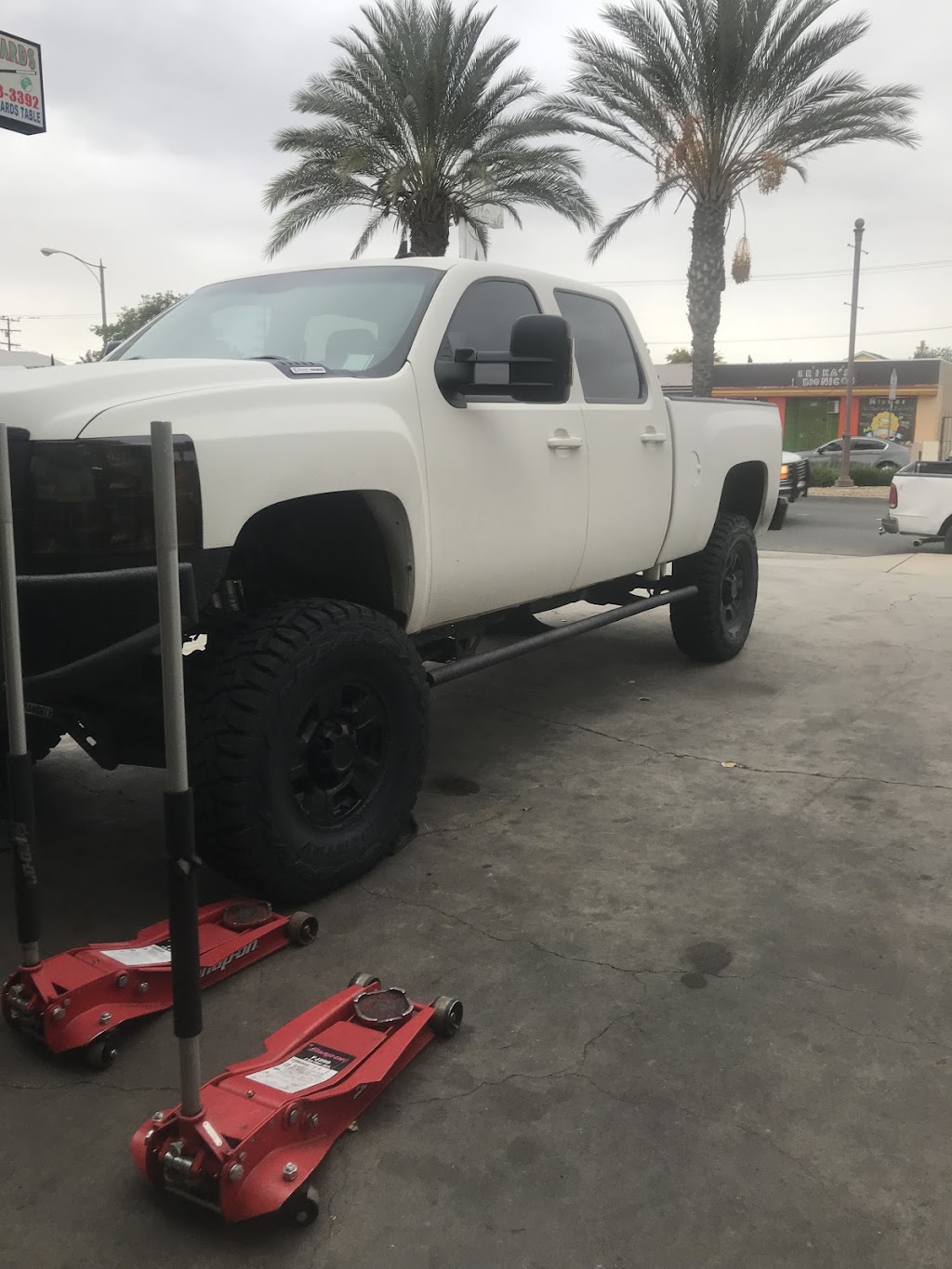 Tire Shop | 10519 Atlantic Ave, South Gate, CA 90280, USA | Phone: (323) 357-0704