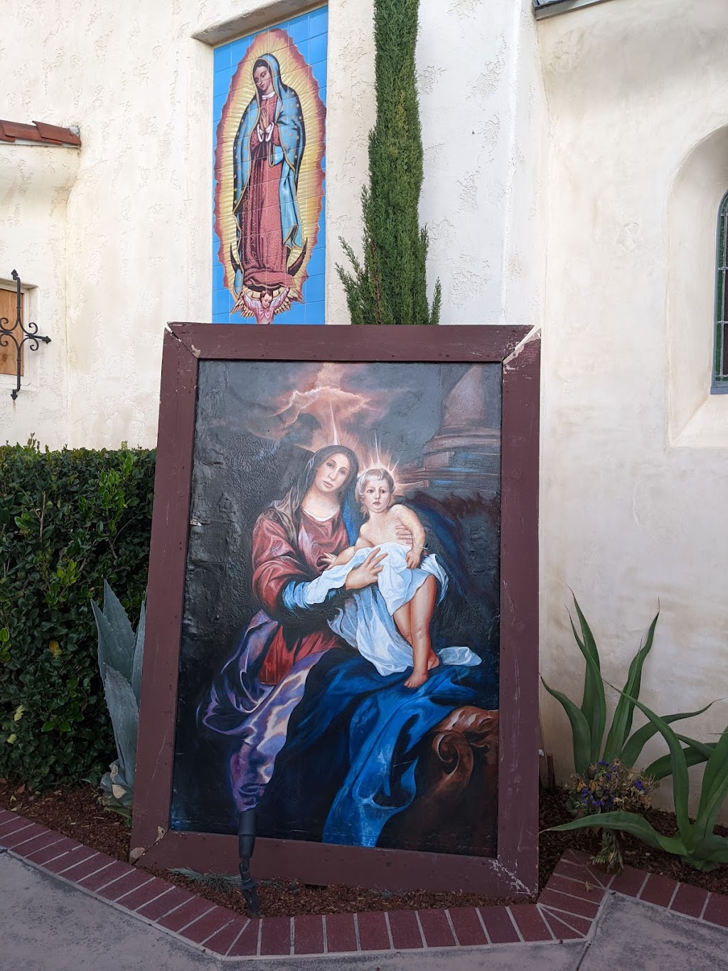 Holy Innocents Catholic Church | 425 E 20th St, Long Beach, CA 90806 | Phone: (562) 591-6924