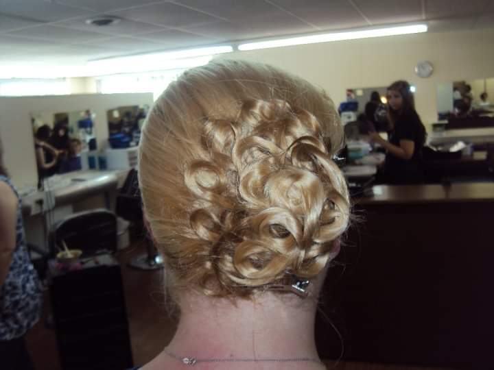 Angles Hair Salon | 192 W Joliet St, Crown Point, IN 46307, USA | Phone: (219) 663-9444