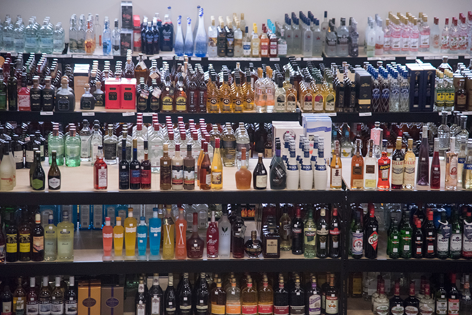 Shoregate Beverage & Liquor | 30498 Lakeshore Blvd, Willowick, OH 44095 | Phone: (440) 944-2466