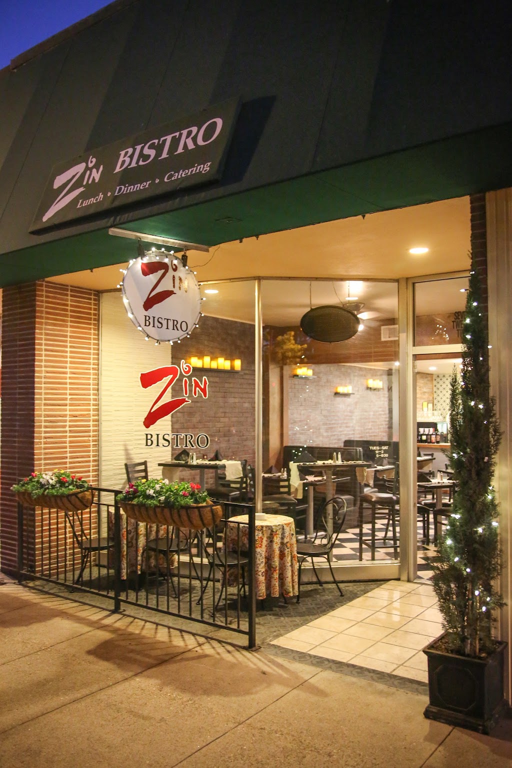 Zin Bistro | 722 W Lodi Ave, Lodi, CA 95240, USA | Phone: (209) 224-8223