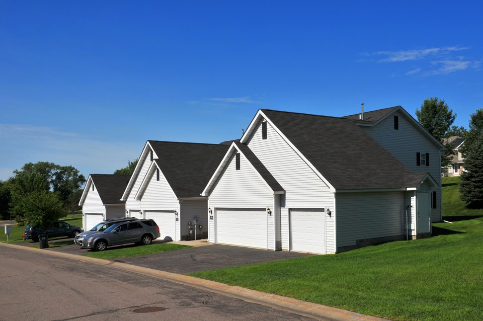 Carver Lake Townhomes | 6201 Tahoe Rd, Woodbury, MN 55125, USA | Phone: (651) 730-4410